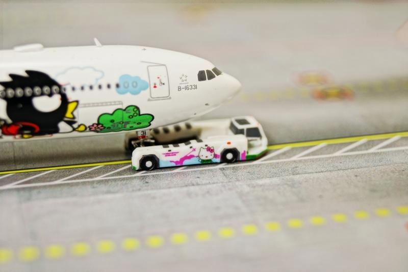 RBF現貨 JC 金屬 1:400 EVA AIR HELLO KITTY 粉紅 TOW CAR XX4119 *free shipping* 全球免運費