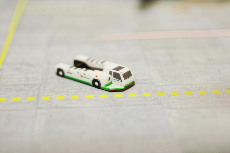 RBF spot JC metal 1:400 EVA AIR standard picture TOW CAR ground handling trailer XX4121 *free shipping* Free shipping worldwide