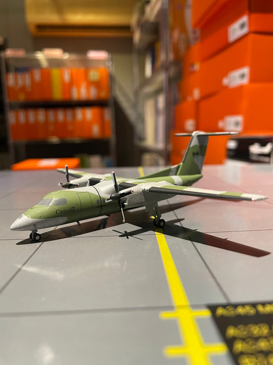 RBF絕版 JC 金屬 1:200 Canada AIR FORCE DHC8-102  XX2583 *free shipping* 全球免運費