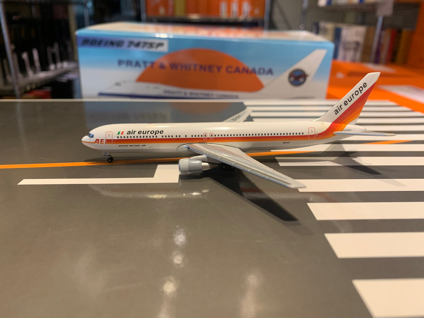 RBF絕版  BBOX 1:400 767-300 Europe 2004-043 *free shipping* 全球免運費