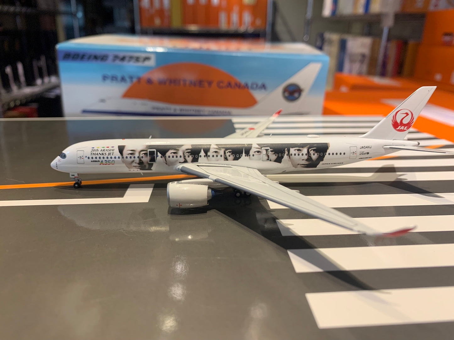 RBF絕版 AV 金屬 1:400 JAPAN AIRLINES JAPAN AIRLINES  AV4068 *free shipping* 全球免運費