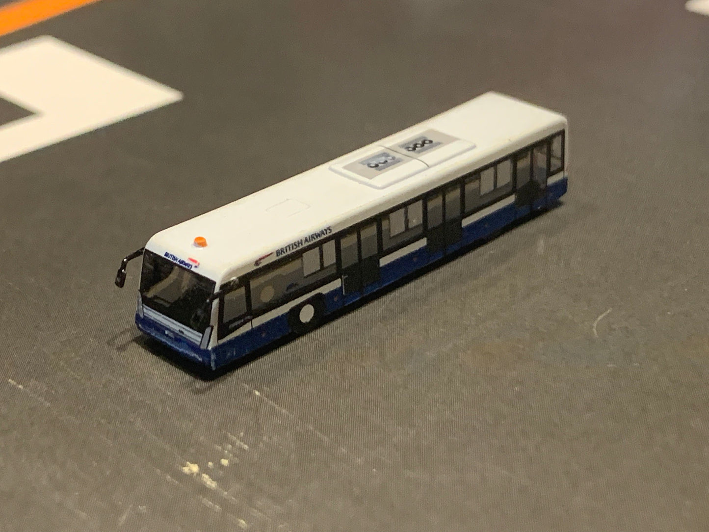 RBF現貨  1:400 Airport Bus BRITISH 4 in 1 Set AA4004 *free shipping* 全球免運費