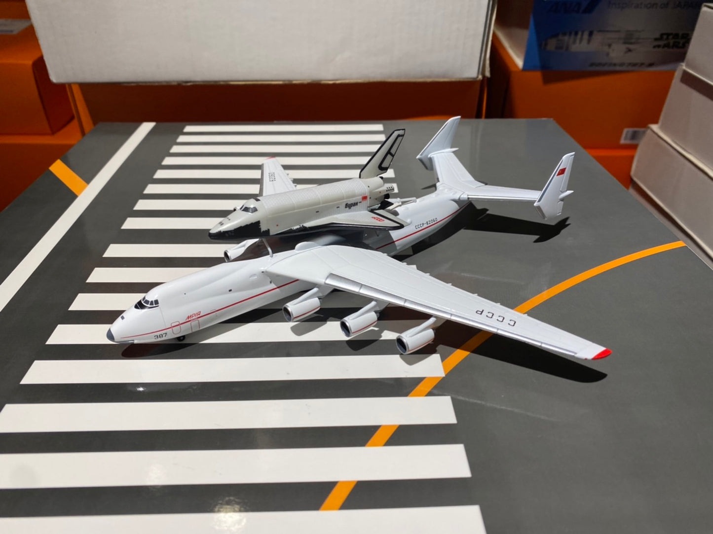 RBF現貨  Herpa 1:400 Antonov AN-225 Buran 562812 *free shipping* 全球免運費