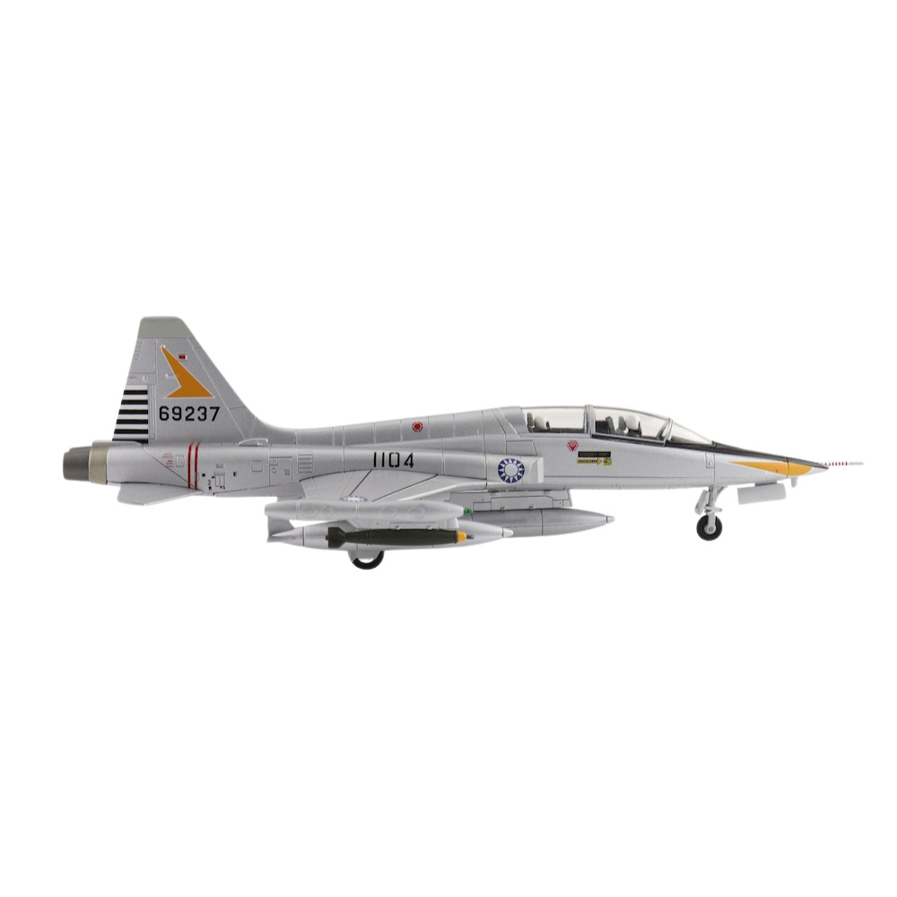 RBF現貨  HM 1:72 F-5B 1104 ROCAF HA33002 *free shipping* 全球免運費