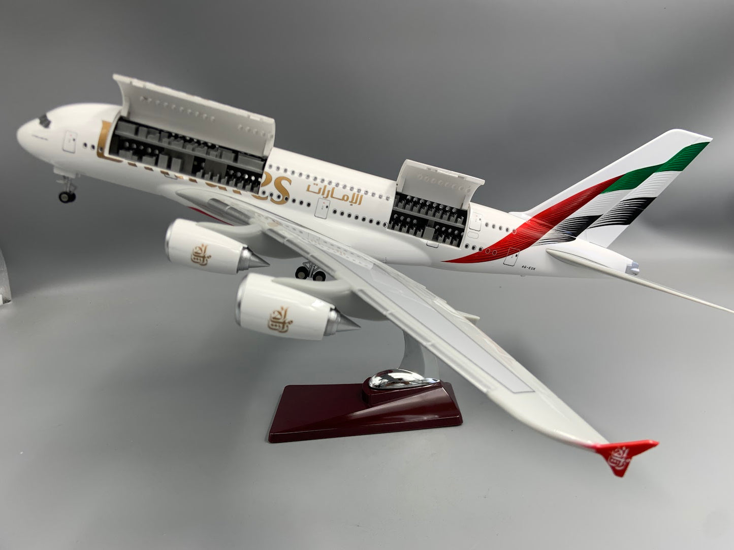RBF  1:160 A380 EMIRATES CUTAWAY MODEL A103-2