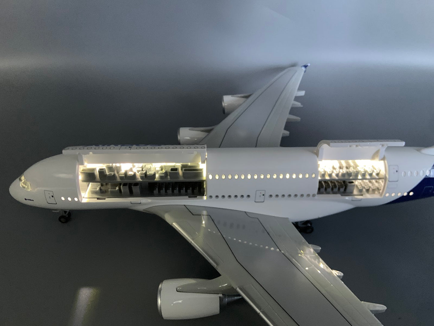 RBF  1:160 A380 CUTAWAY MODEL A102-2