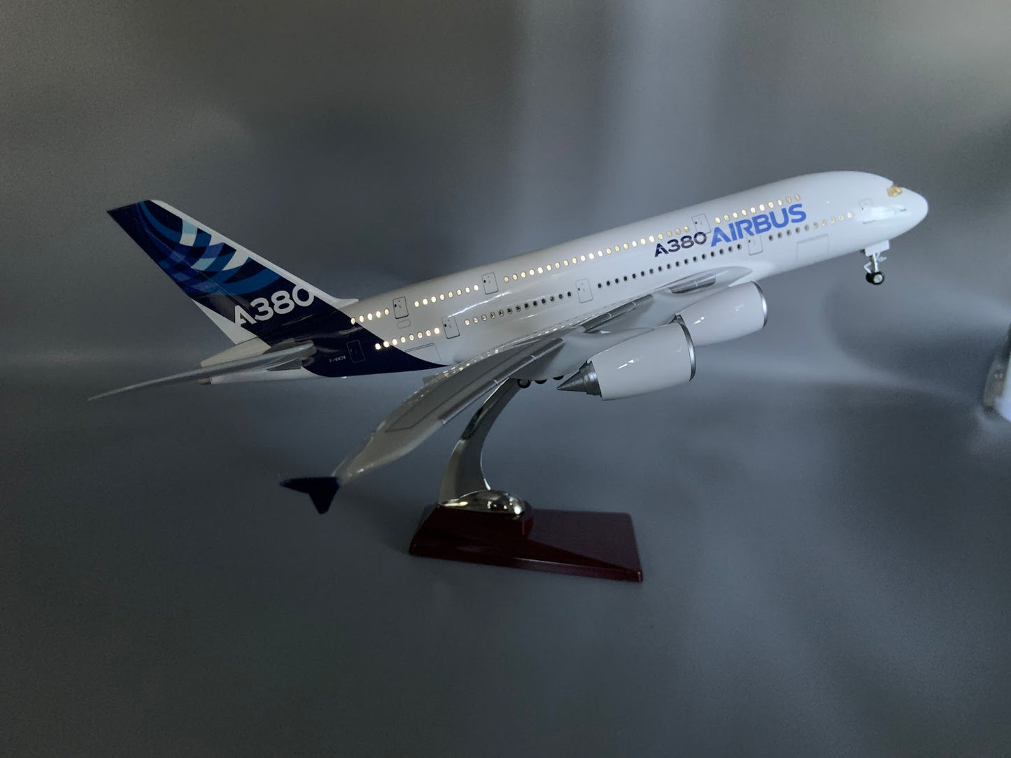 RBF  1:160 A380 CUTAWAY MODEL A102-2
