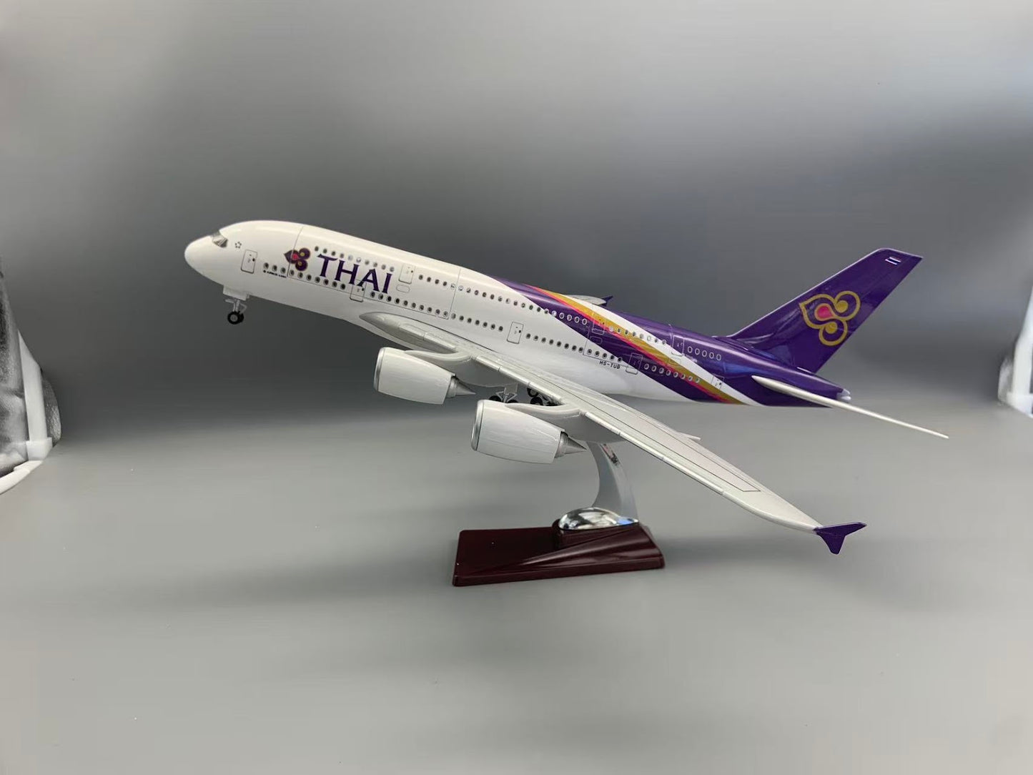RBF  1:160 A380 THAI CUTAWAY MODEL A108-2