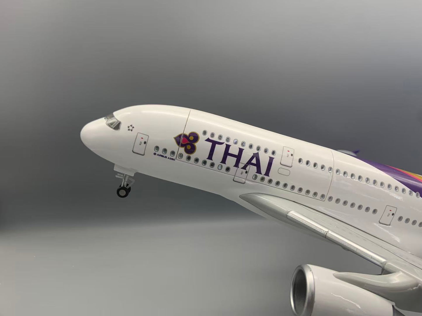 RBF  1:160 A380 THAI CUTAWAY MODEL A108-2