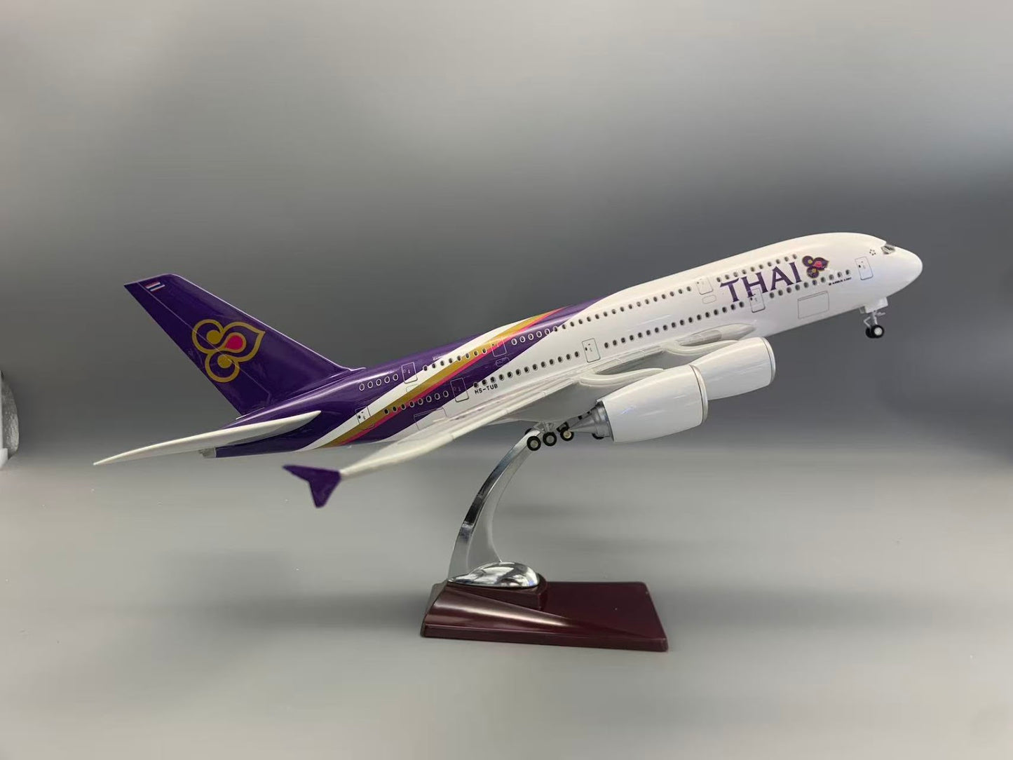 RBF  1:160 A380 THAI CUTAWAY MODEL A108-2