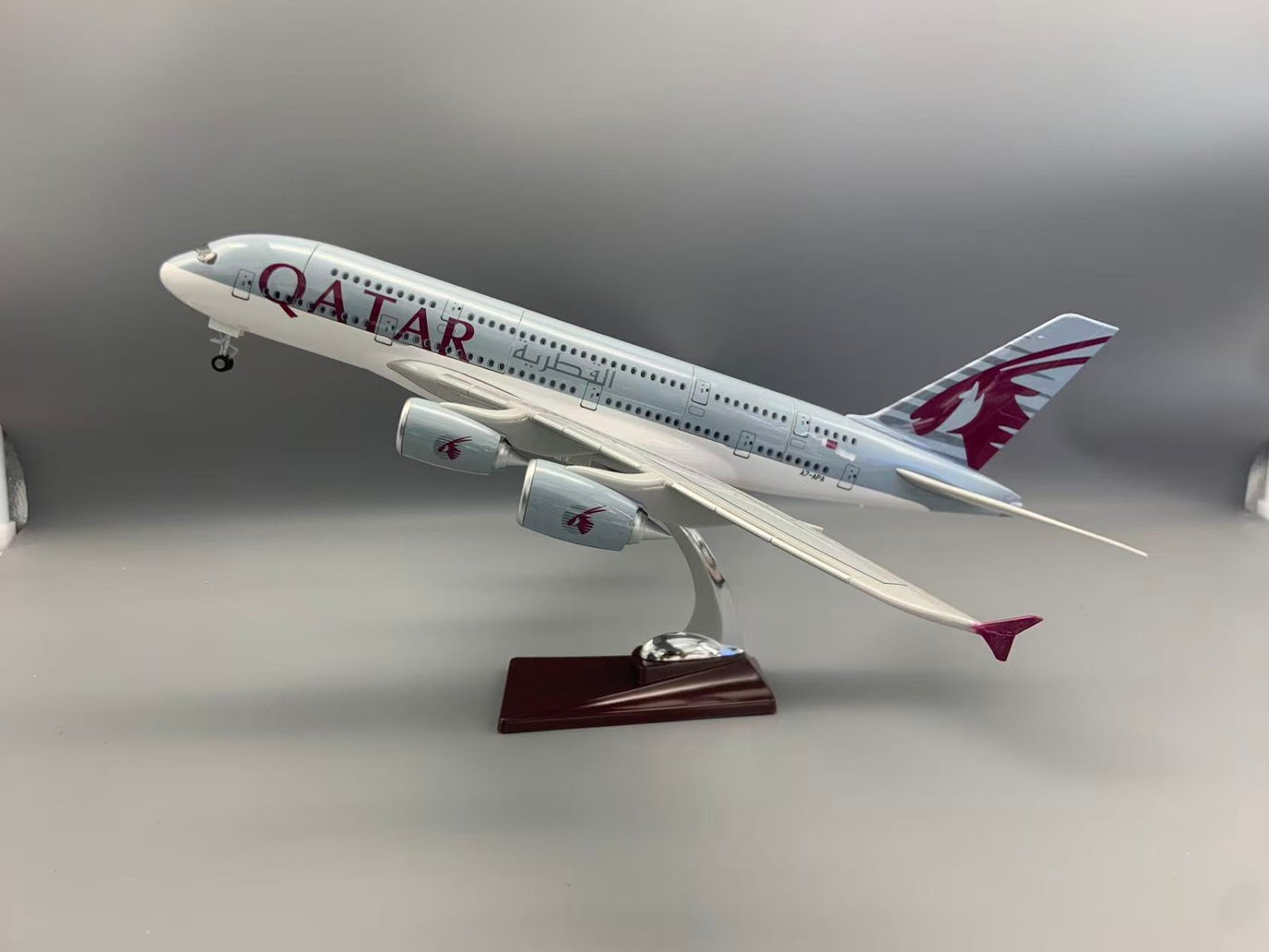 RBF  1:160 A380 QATAR CUTAWAY MODEL A110-2