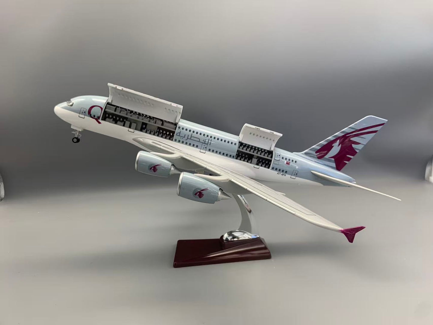 RBF  1:160 A380 QATAR CUTAWAY MODEL A110-2
