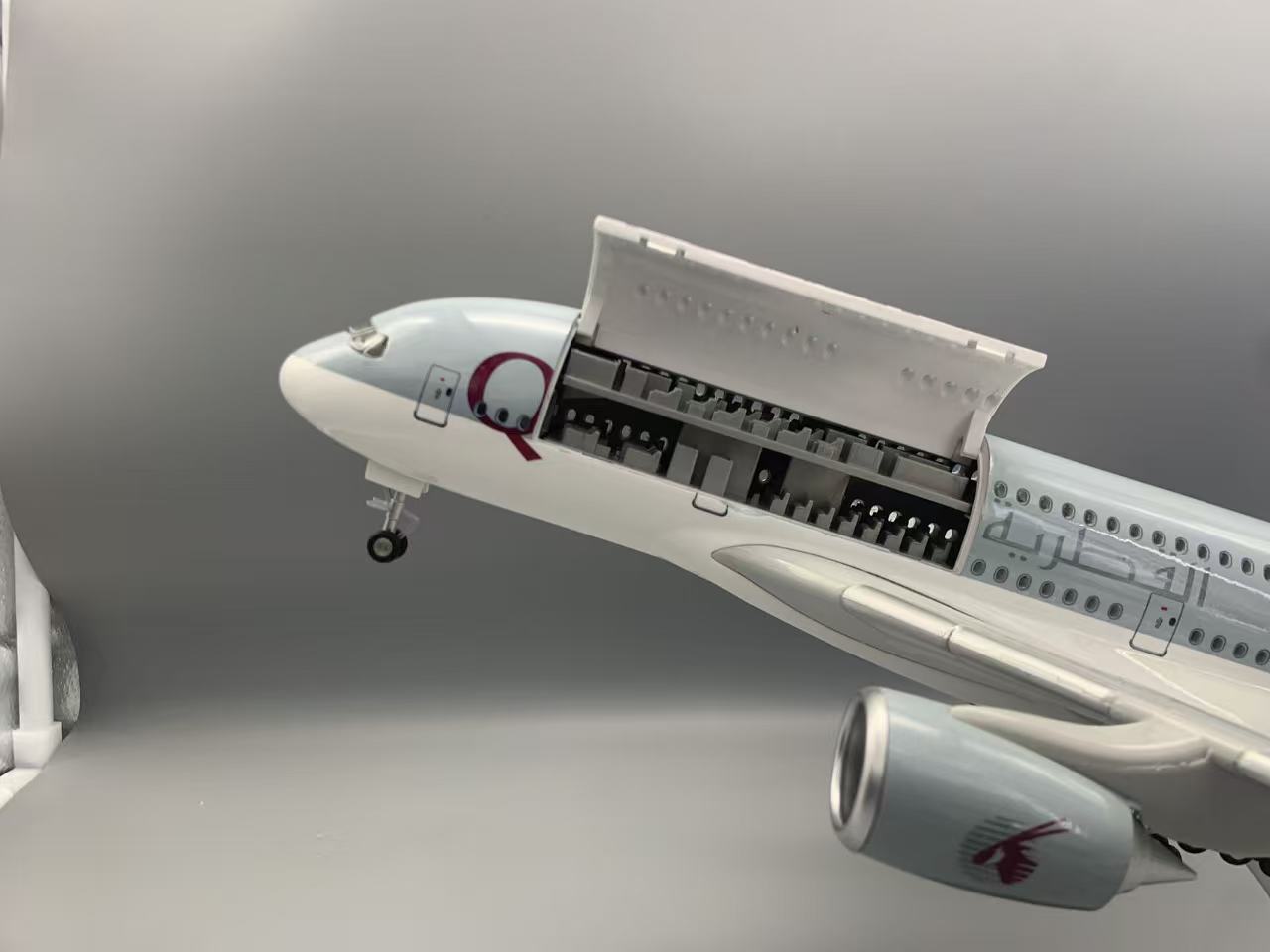 RBF  1:160 A380 QATAR CUTAWAY MODEL A110-2