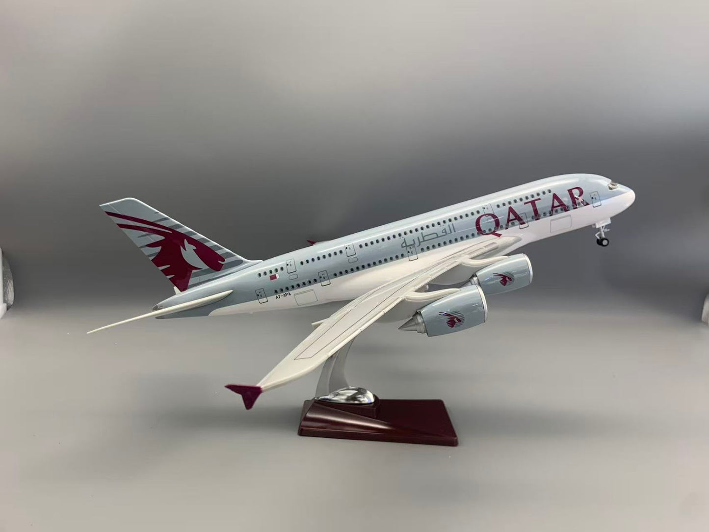 RBF  1:160 A380 QATAR CUTAWAY MODEL A110-2