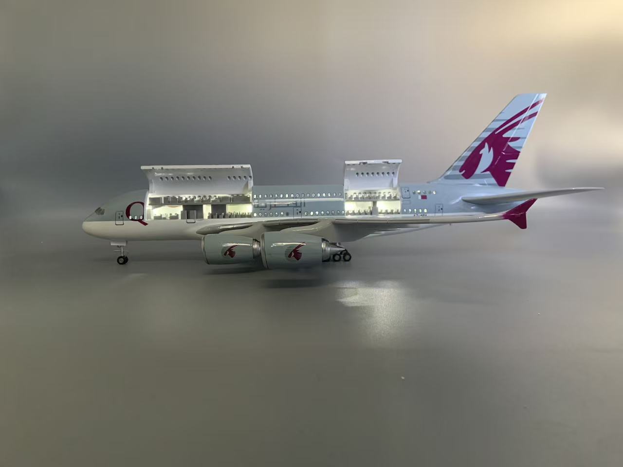 RBF  1:160 A380 QATAR CUTAWAY MODEL A110-2
