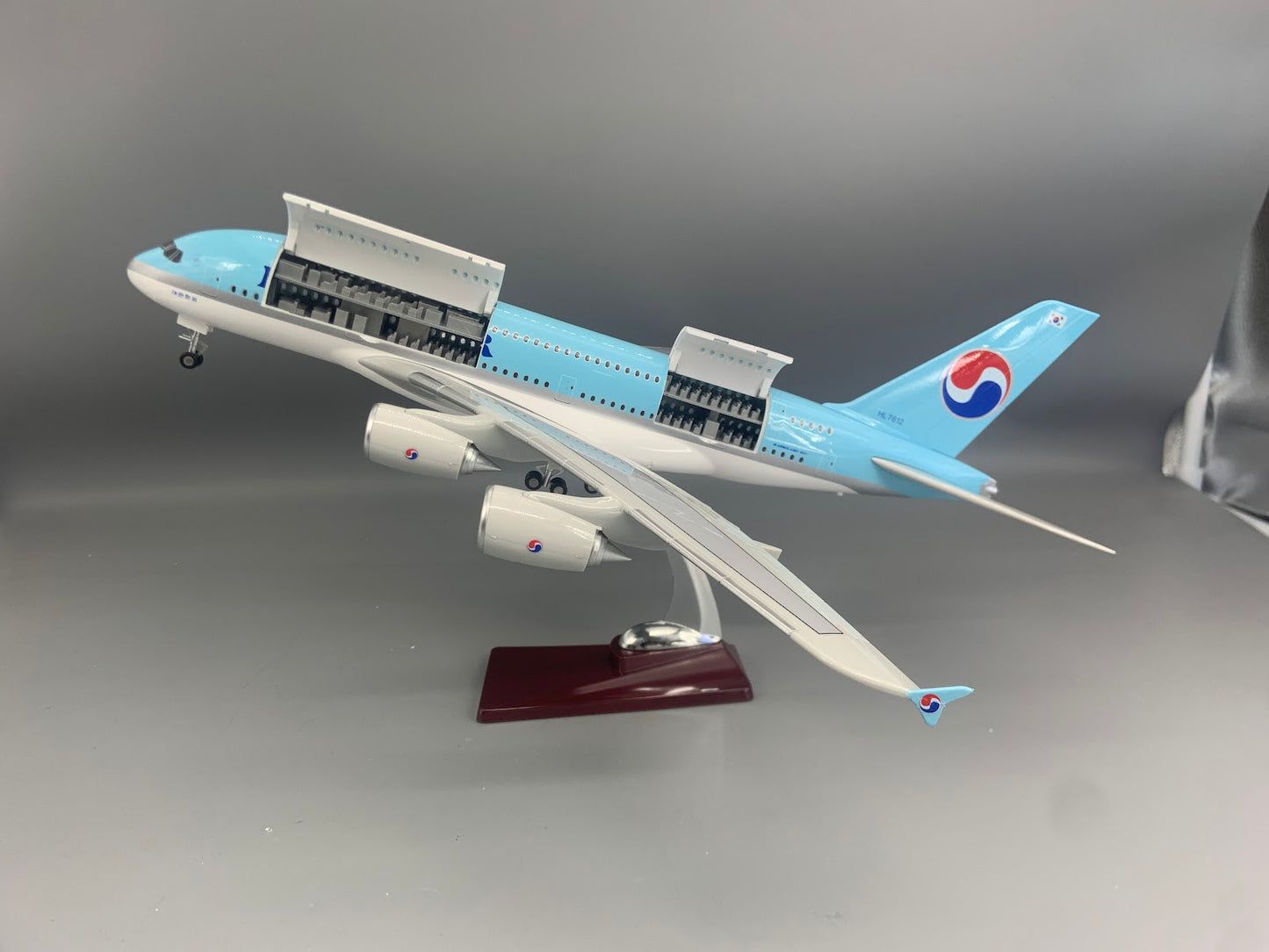 RBF  1:160 A380 KOREAN CUTAWAY MODEL A113-2