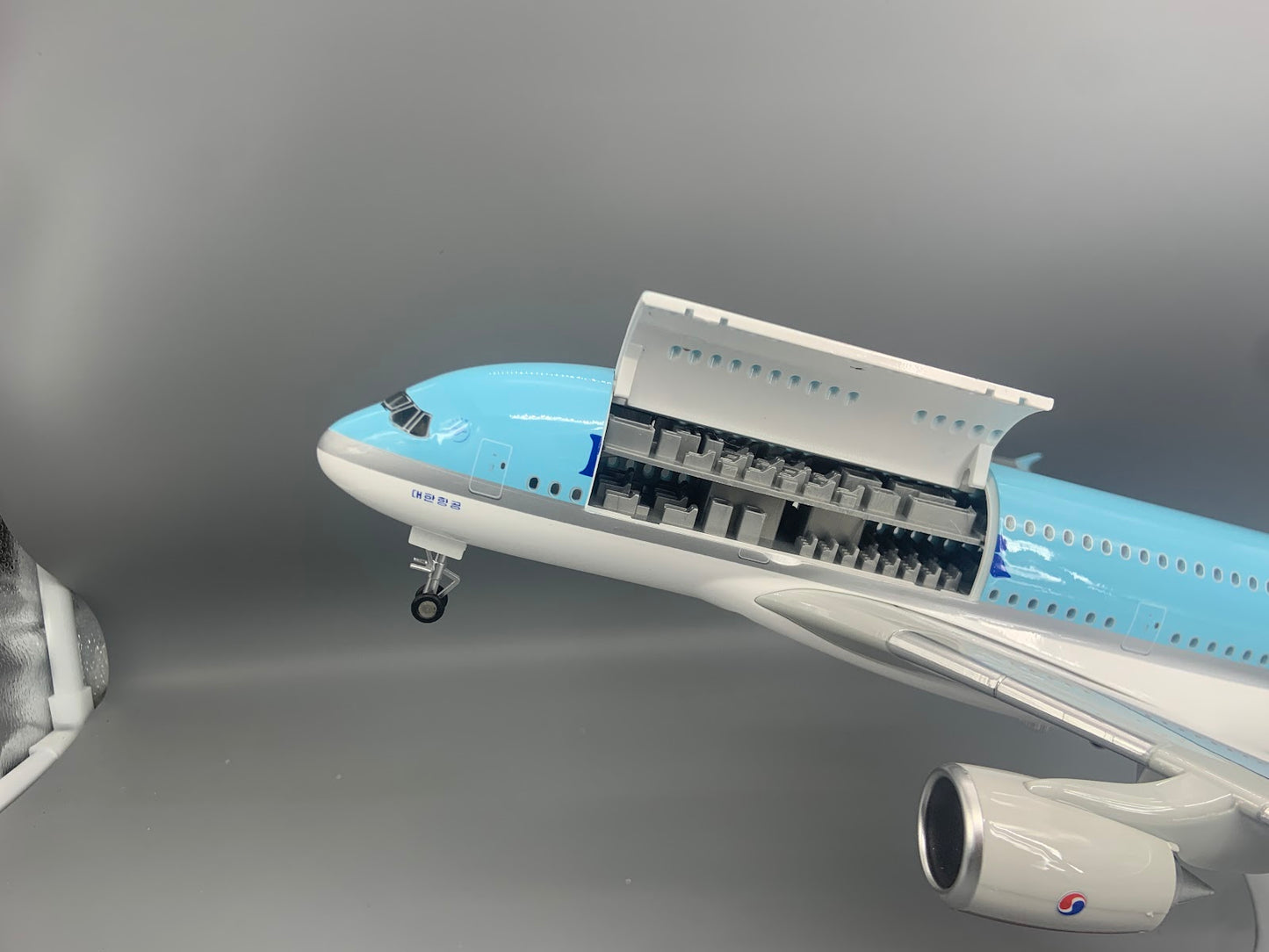 RBF  1:160 A380 KOREAN CUTAWAY MODEL A113-2