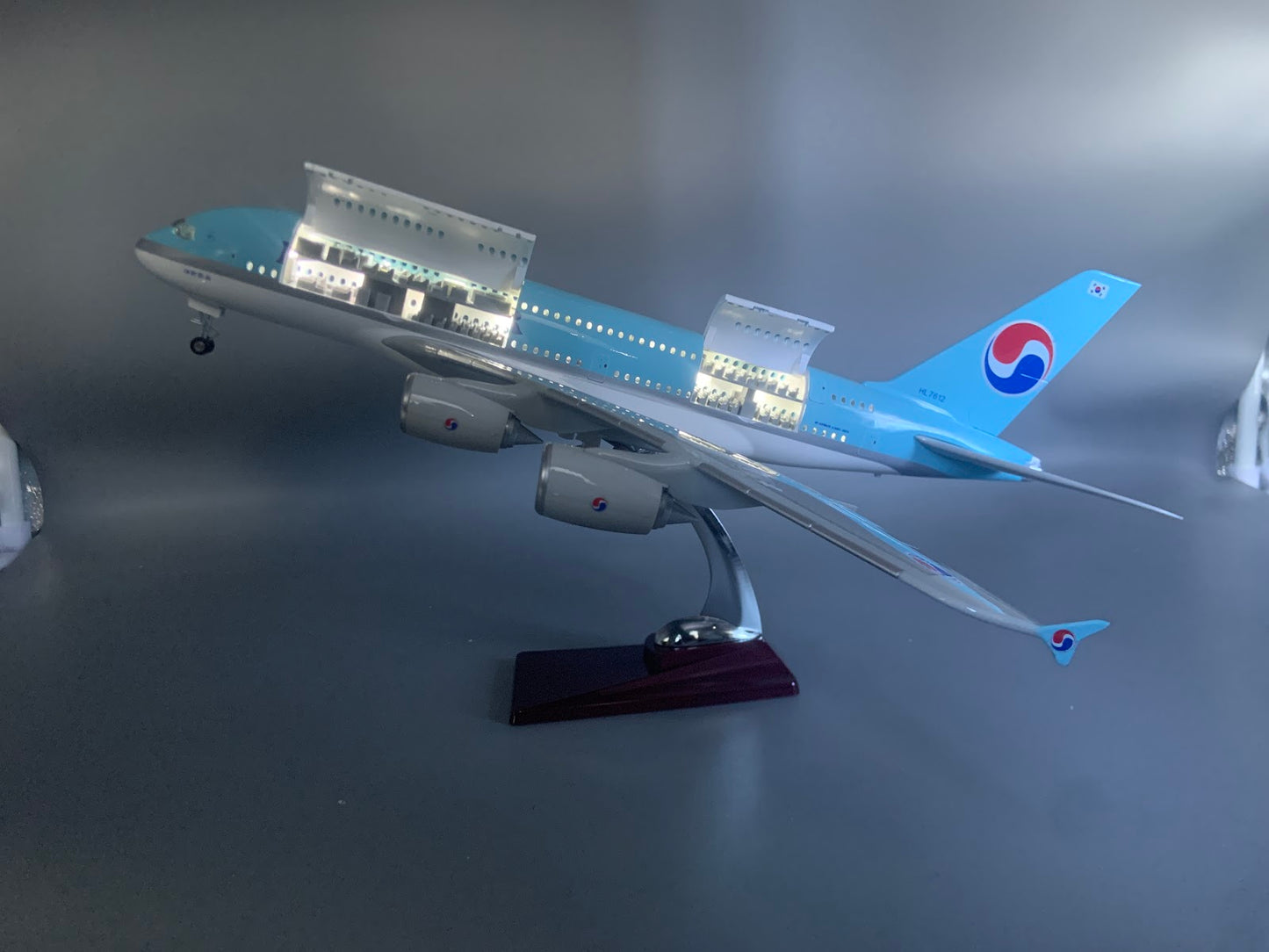 RBF  1:160 A380 KOREAN CUTAWAY MODEL A113-2