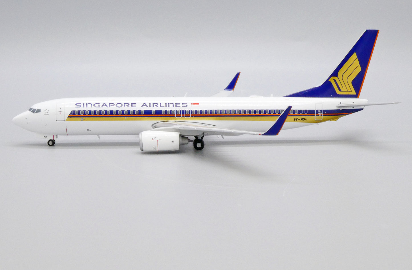 RBF絕版 JC 金屬 1:200 SINGAPORE 737-800 9V-MGA EW2738015 *free shipping* 全球免運費