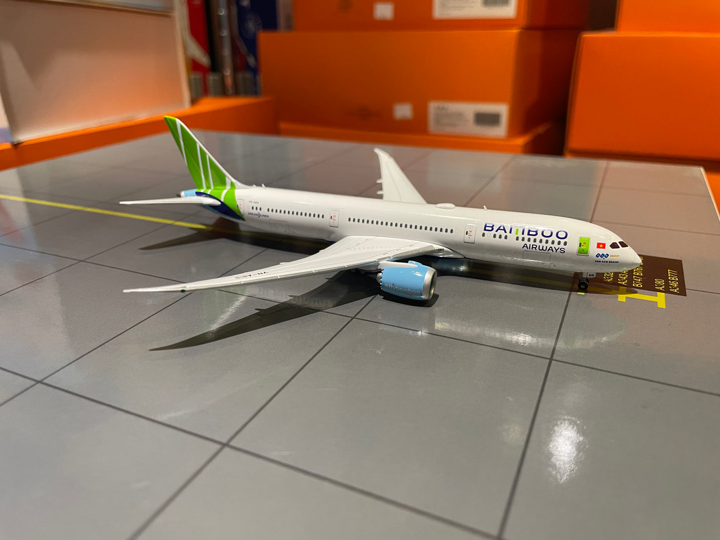 RBF絕版 GJ 金屬 1:400 Bamboo 787-9  GJBAV1923 *free shipping* 全球免運費