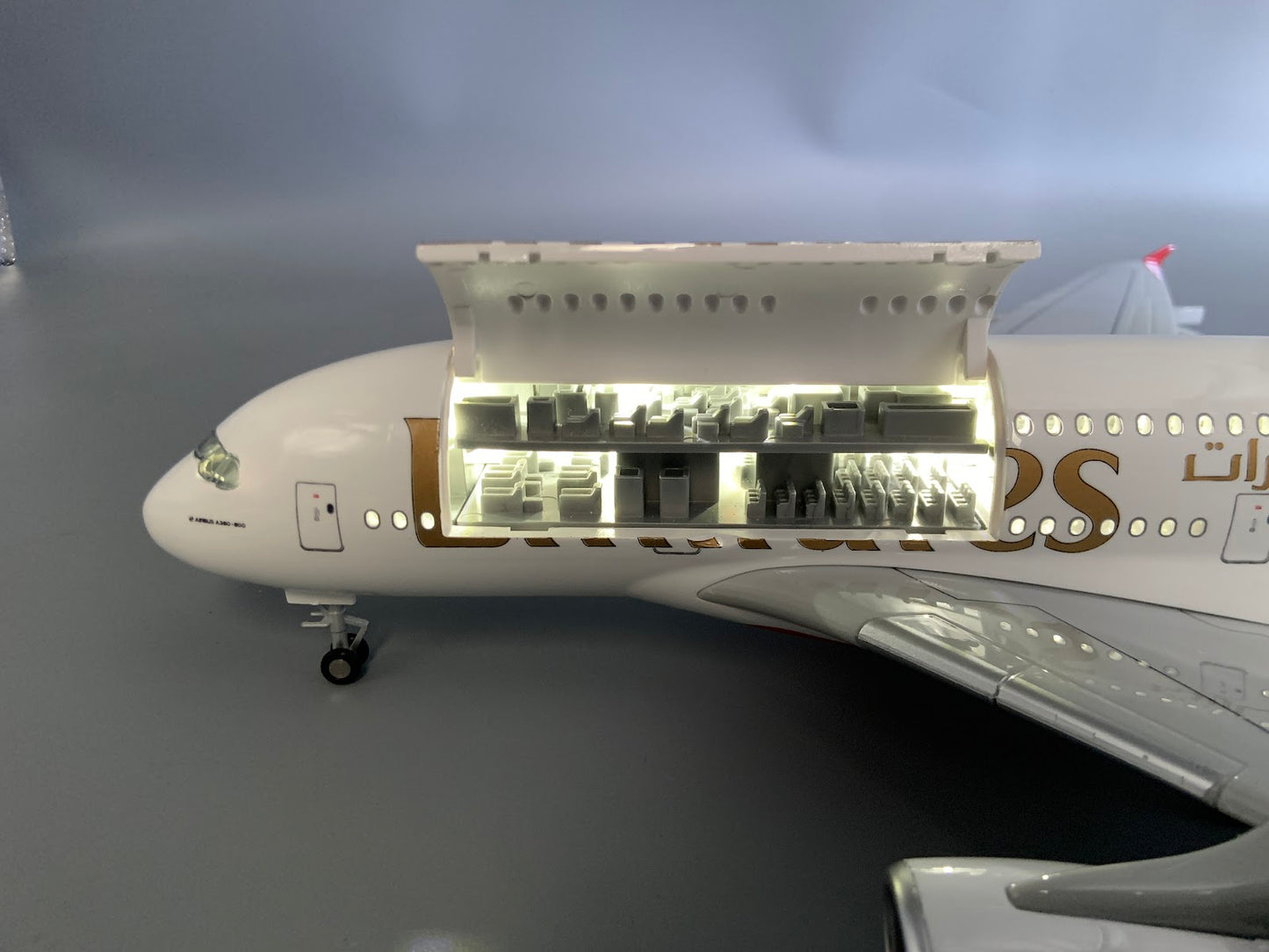 RBF  1:160 A380 EMIRATES CUTAWAY MODEL A103-2