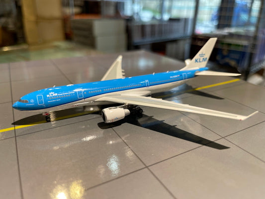 RBF絕版 PHOENIX 金屬 1:400 A330-200 KLM -AOM PH11528 *free shipping* 全球免運費