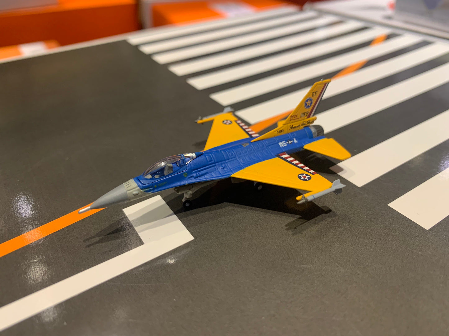 RBF絕版  1:200 洛馬 F-16C 戰隼 AMERICA 空軍 第111中隊9 555043 *free shipping* 全球免運費