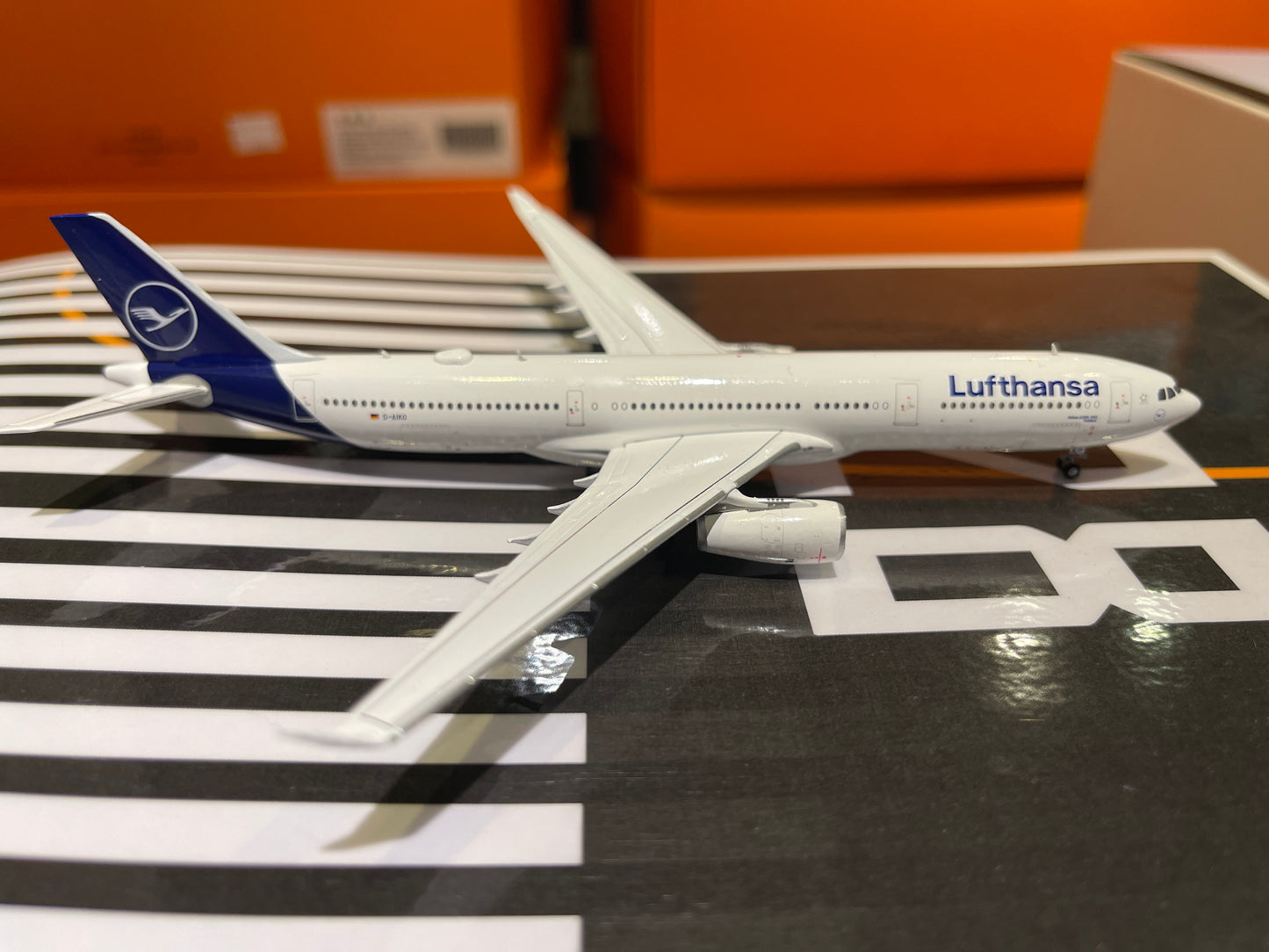 RBF絕版 GJ 金屬 1:400 LUFTHANSA A330-300 D-AIKO GJDLH1831 *free shipping* 全球免運費